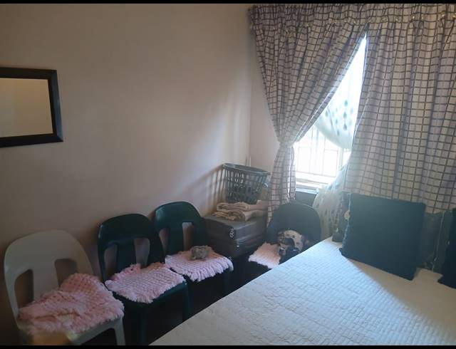 2 BEDROOM SECTIONAL TITLE FOR SALE IN GREENHILLS EXT 3